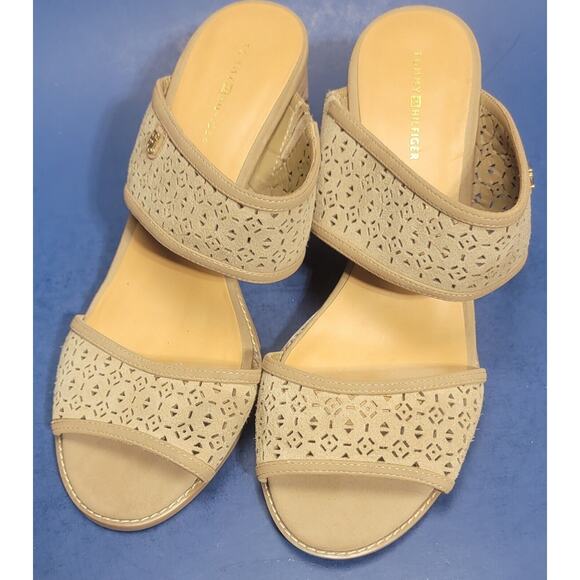 Tommy Hilfiger Slacked block heels Tan Platform Sandals SZ 10M opentoe - Picture 1 of 11